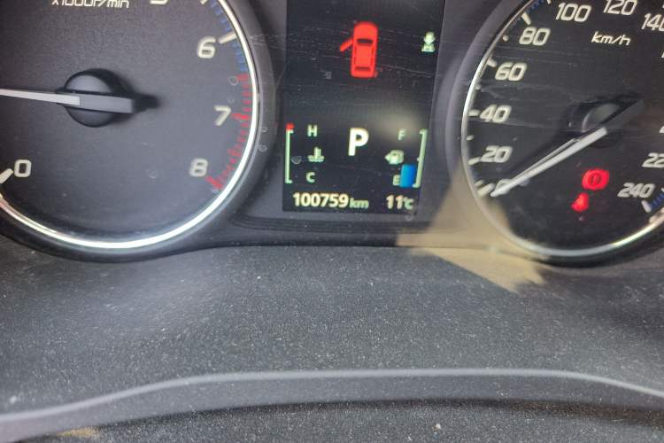 Used Mitsubishi Outlander 2013 2.4L Four-Wheel Drive Luxury Navigation Version 7 Seats