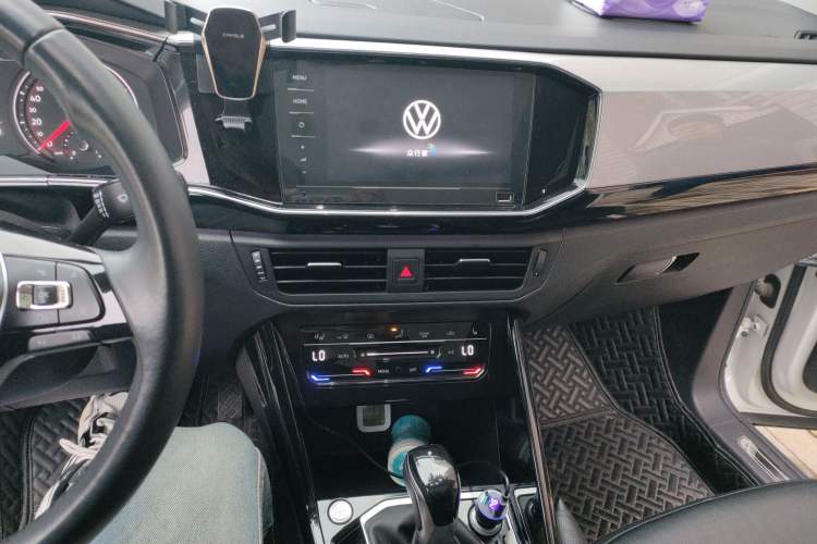 Used Volkswagen Tayron 2020 330TSI Two-Wheel Drive Luxury Smart Connectivity Version Audio And AC Panel