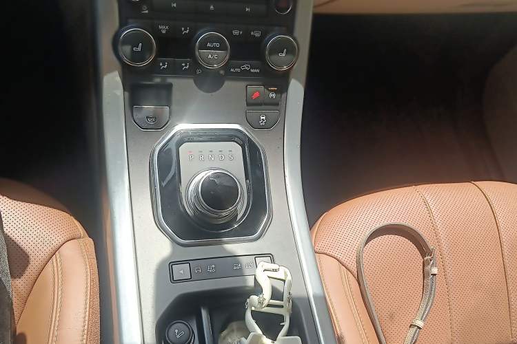Used Land Rover Range Evoque 2015 2.0T Five-Door Enjoyment Edition Gear Lever