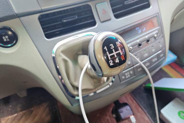 Used BYD M6 2013 2.0L Manual Comfort Edition Gear Lever