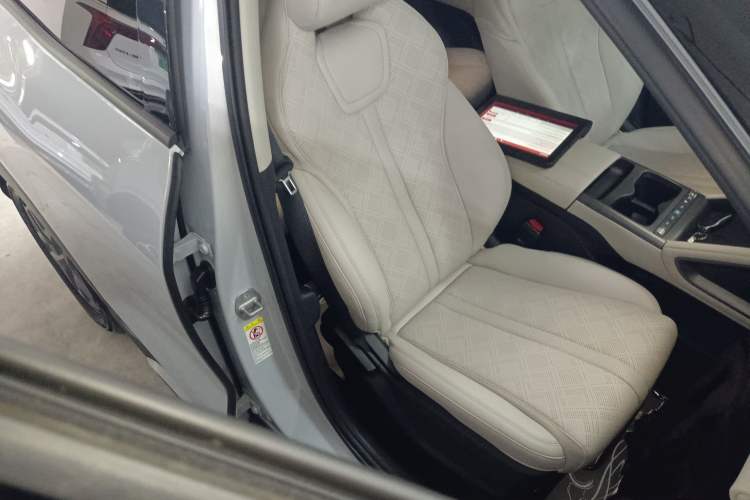 Used BYD Yuan UP 2025 Intelligent Driving Version 401 KM Dynamic Edition
