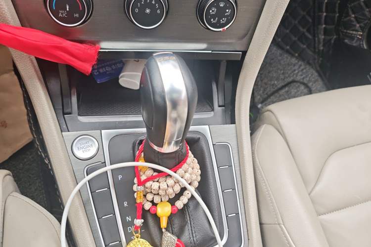 Used Volkswagen Golf 2016 230TSI Automatic Luxury Version Gear Lever