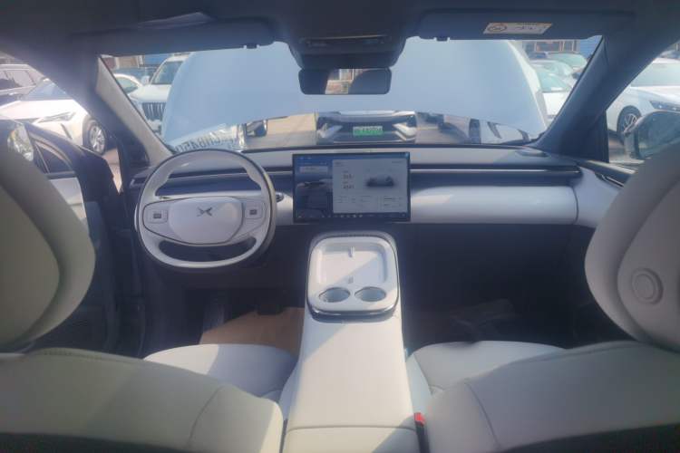 Used XPeng G7 2025 Model—602 Long Range Max Center Console