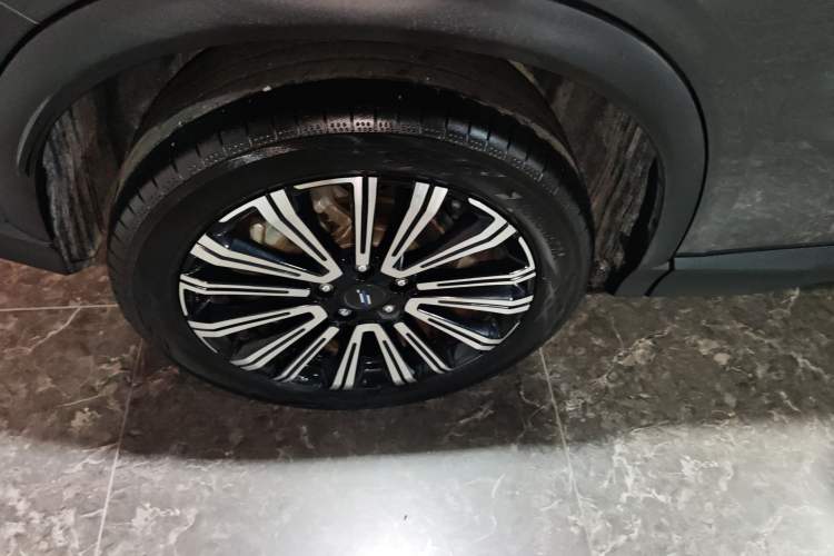 Used CHANGAN OSHAN X5 2021 1.5T DCT Prestige Edition Right Rear Wheel Hub