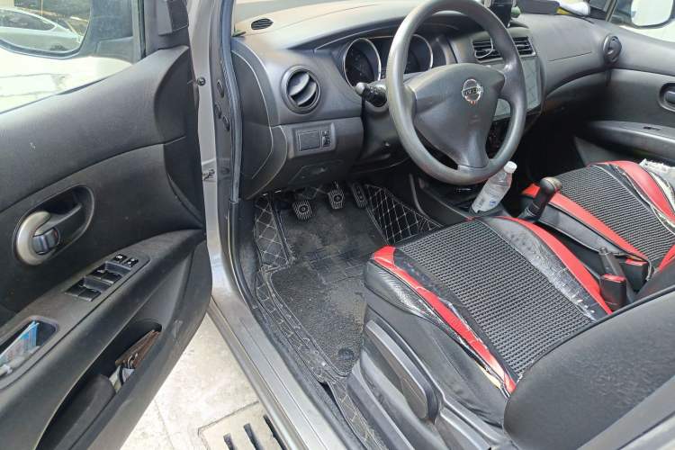 Used Nissan Livina 2013 1.6XE Manual Comfort Edition Driver Seat