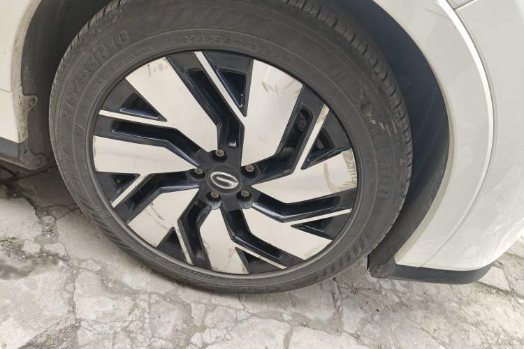 Used AION Trumpchi GE3 2018 530 Internet Enjoyment Version Right Front Wheel Hub