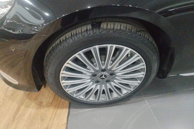 Used Mercedes-Benz E-Class 2022 Second Facelift E 300 L Fashion Edition Left Front Wheel Hub