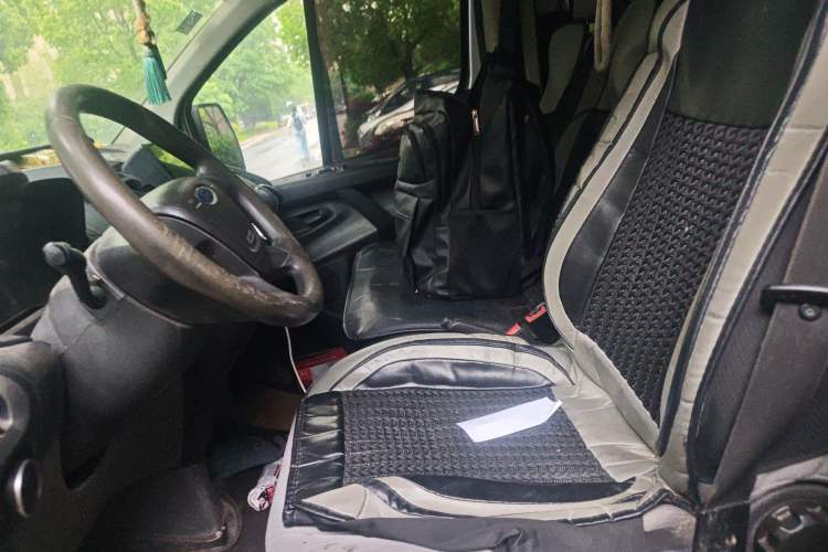 Used Ford Transit 2019 2.0T Diesel Multi-Purpose Commercial Vehicle Mid-Drive Mid-Roof 6-Seater China VI Standard