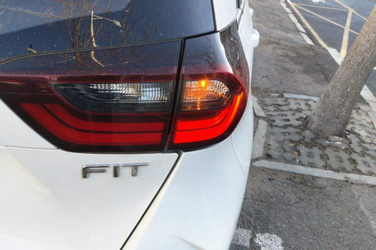 Used Honda Fit 2022 1.5L CVT Trendy Sunroof Edition Exterior 6