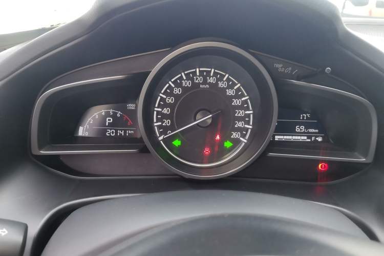 Used Mazda 3 Axela 2017 Sedan 1.5L Automatic Comfort Model Emission Standard China V Instrument Cluster