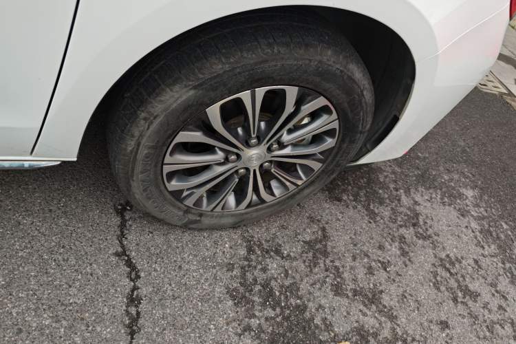 Used Buick GL8 2022 Land Cruiser Executive Class 652T Comfort Model Right Front Wheel Hub