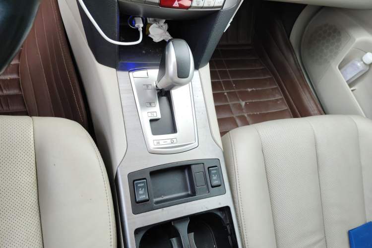 Used Subaru Outback 2012 2.5i Luxury Edition Gear Lever