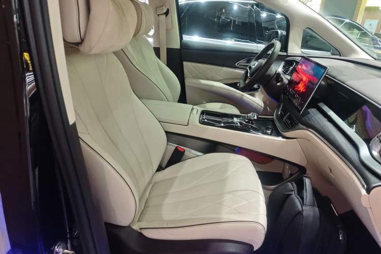 Used Denza D9 2024 DM-i 980 Four-Wheel Drive Prestige Model