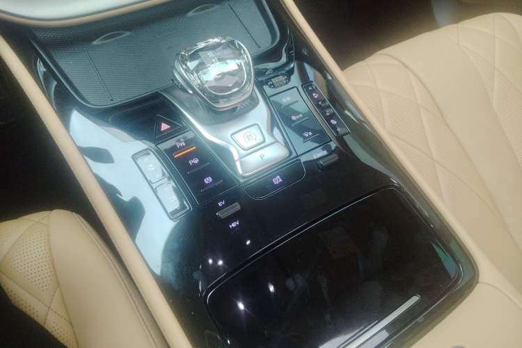 Used Denza D9 2025 DM-i Intelligent Drive 1020 Four-Wheel Drive Flagship Model Gear Lever