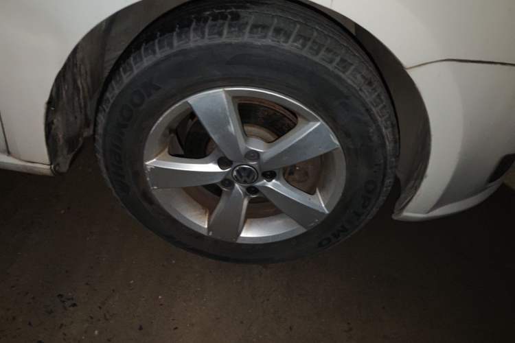 Used Volkswagen Lavida 2013 Revised Classic 1.6L Automatic Fashion Edition Right Front Wheel Hub