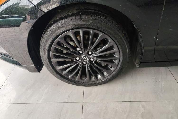 Used Toyota Avalon 2021 2.5L Touring Prestige SPORT Edition Left Front Wheel Hub