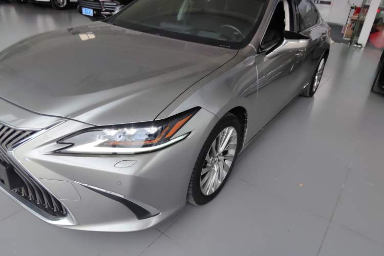 Used Lexus ES 2020 300h Executive Edition

