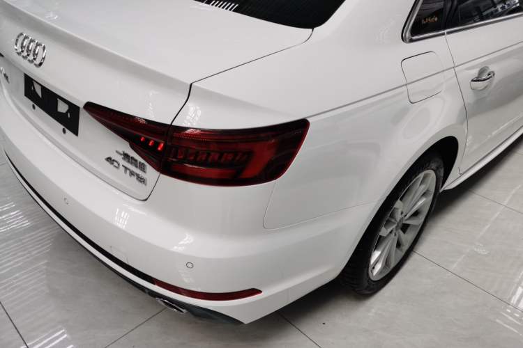 Used Audi A4L 2018 30th Anniversary Edition 40 TFSI Fashion Model
