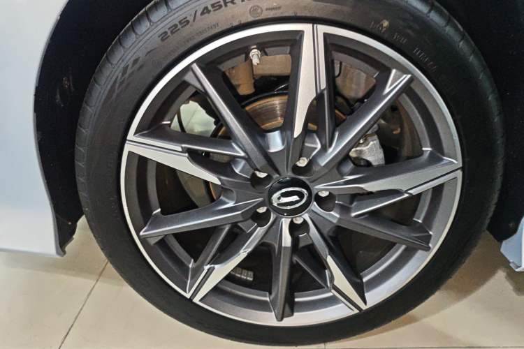 Used GAC Trumpchi EMPOW 2025 270T DCT Yingbao R-Style Dynamic Edition Right Rear Wheel Hub