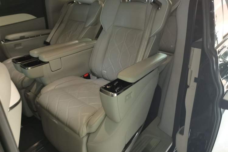 Used Volvo EM90 2025 Ultra Six-Seater Left Rear Seat