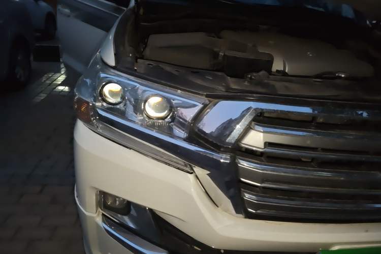 Used Toyota Land Cruiser 2007 4.7L Automatic VX-R Right Front Headlight