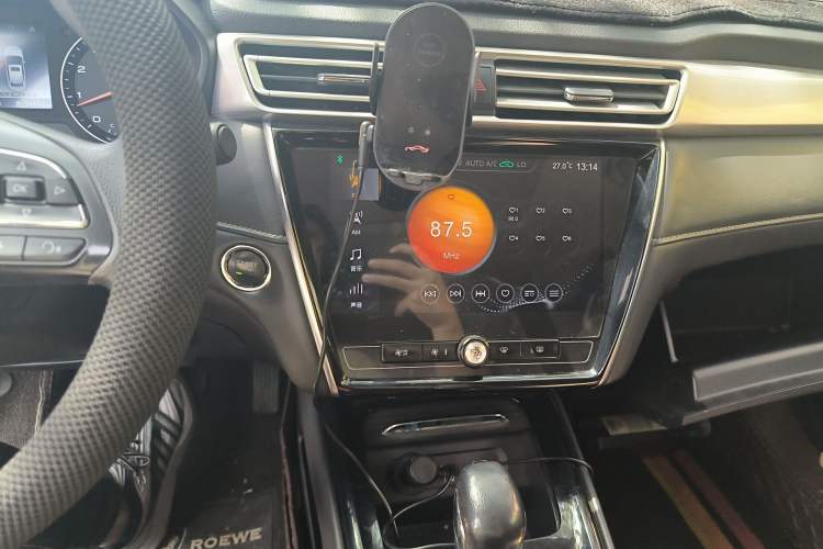 Used Roewe i5 2019 1.5L Automatic 4G Connected Langhao Edition Audio And AC Panel