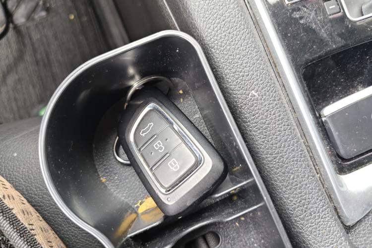 Used Dongfeng Aeolus AX7 2015 2.0L Automatic Zhiyi Trim
