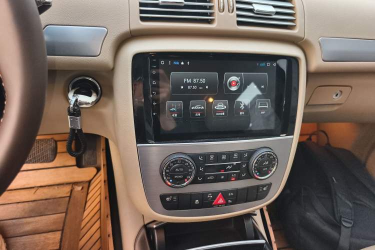 Used Mercedes-Benz R-Class 2011 R 300 L Business Model Audio And AC Panel