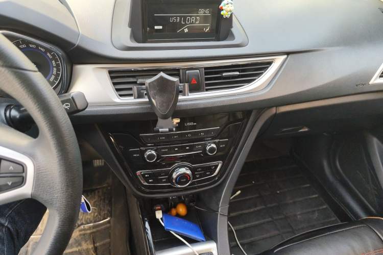 Used CHANGAN Alsvin V7 2015 1.6L Manual Joyride Model China IV Standard Audio And AC Panel