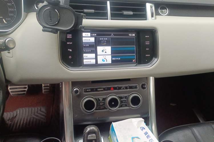 Used Land Rover Range Sport 2015 3.0 SDV6 HSE Audio And AC Panel