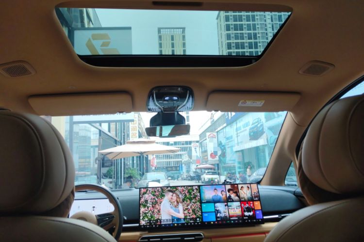 Used VOYAH Dream 2025 PHEV Four-Wheel Drive Prestige Kunpeng Edition
