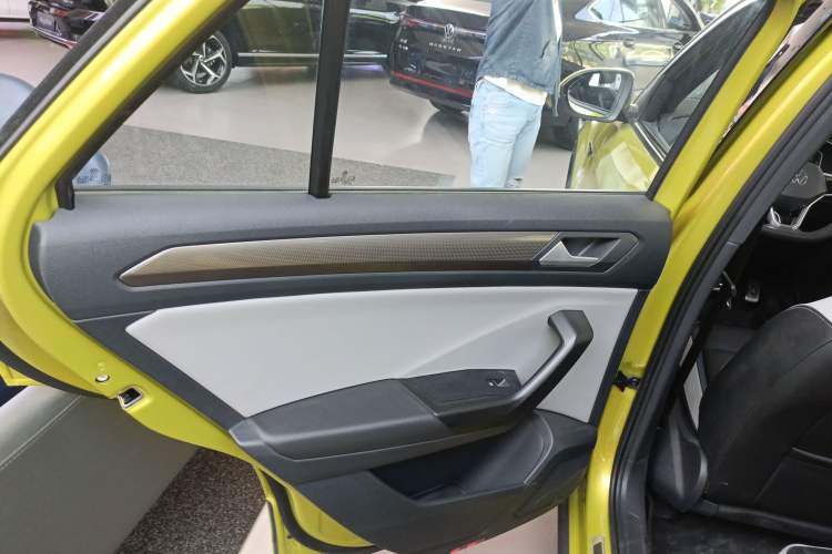 Used Volkswagen T-ROC 2023 300TSI DSG Two-Wheel Drive Starlight Edition