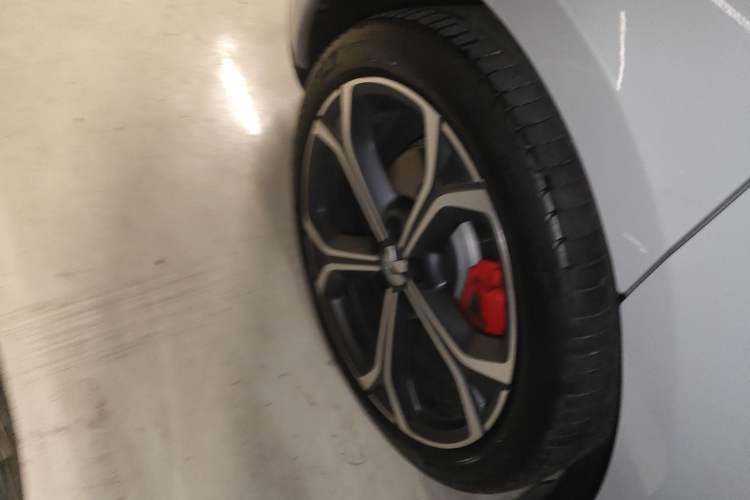 Used Nio ET5T 2025 75 kWh Touring Right Rear Wheel Hub