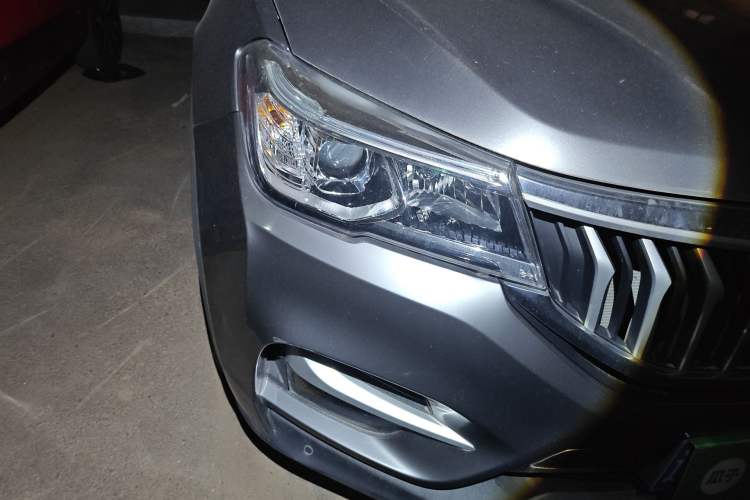 Used Brilliance V6 2018 1.5T Automatic Prestige Model Right Front Headlight