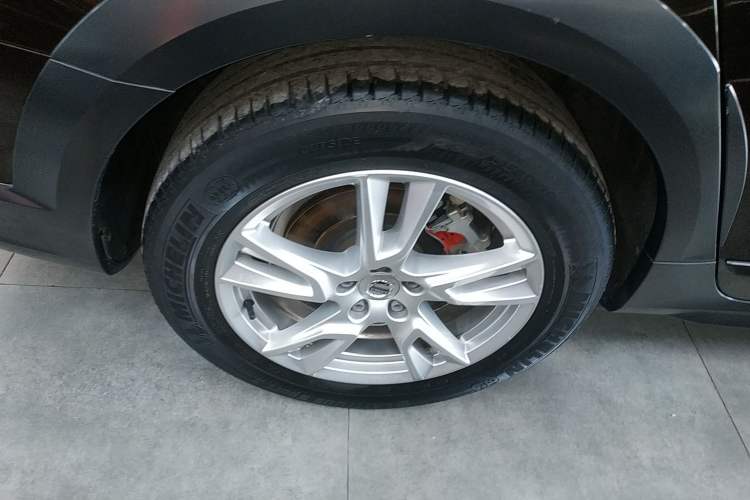 Used Volvo V90 2017 Cross Country T5 AWD Smart Range Edition
