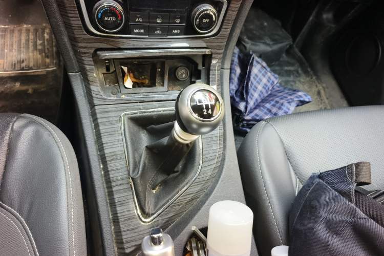 Used Zotye T600 2014 1.5T Manual Luxury Model Gear Lever