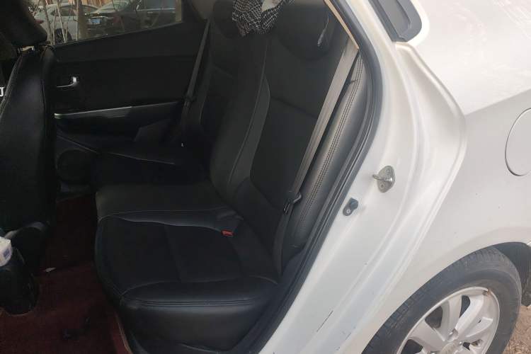 Used Kia K2 2015 Sedan 1.4L MT GLS