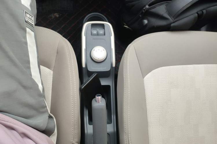 Used Chery QQ Ice Cream 2024 Edition Youth Version 205km Sundae Gear Lever