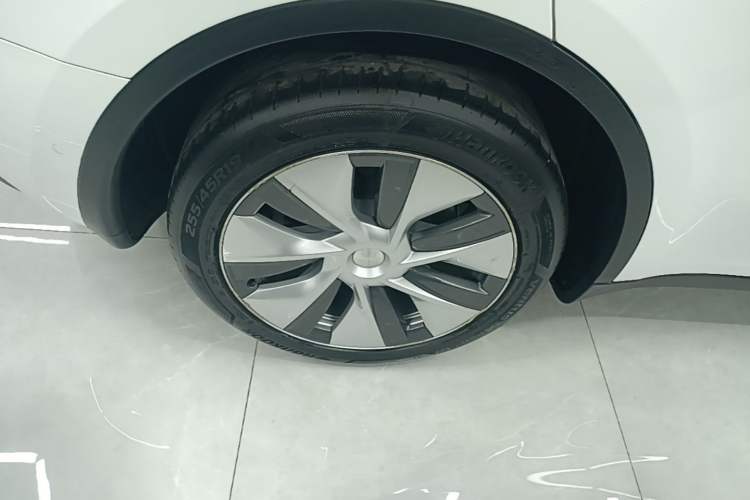 Used Tesla Model Y 2022 Long-Range All-Wheel-Drive Version