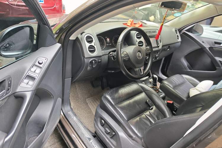 Used Volkswagen Tiguan 2015 1.8TSI Automatic All-Wheel-Drive Luxury Model Driver Seat