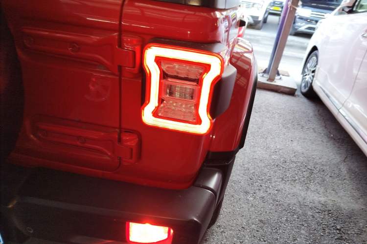 Used Jeep Wrangler 2019 2.0T Sahara Four-Door Version China VI Emission Standard