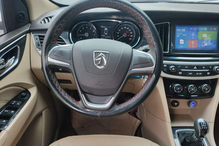 Used Baojun 730 2016 1.5L Manual Comfort Version 7 Seats China V Emission Standard Steering Wheel
