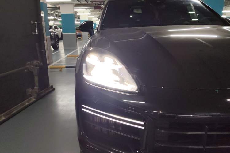 Used Porsche Cayenne 2019 Coupé 3.0T Right Front Headlight