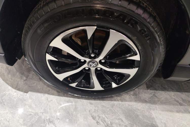 Used Toyota RAV4 2016 2.0L CVT Two-Wheel Drive Smart Edition China V Standard Left Front Wheel Hub