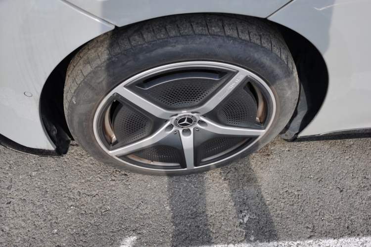 Used Mercedes-Benz EQE 2022 350 Luxury Edition Left Front Wheel Hub