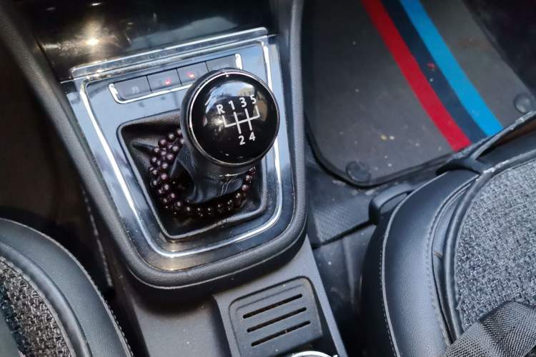 Used Volkswagen Bora 2013 1.6L Manual Comfort Model Gear Lever