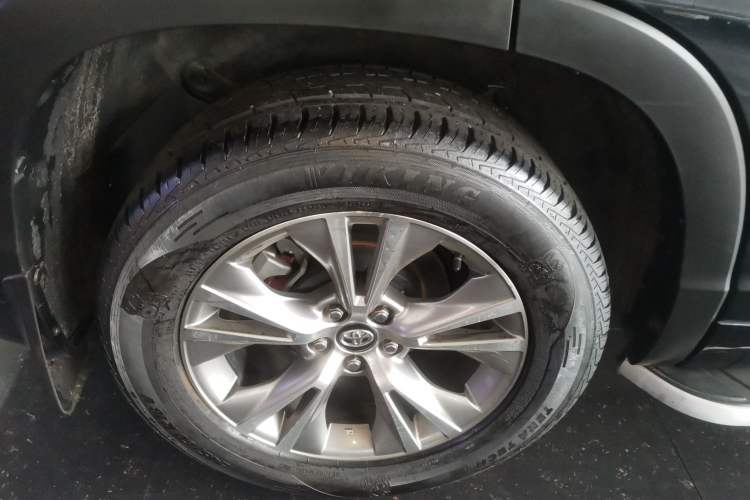 Used Toyota Highlander 2018 2.0T Two-Wheel Drive Elite Version 5 Seats China VI Standard