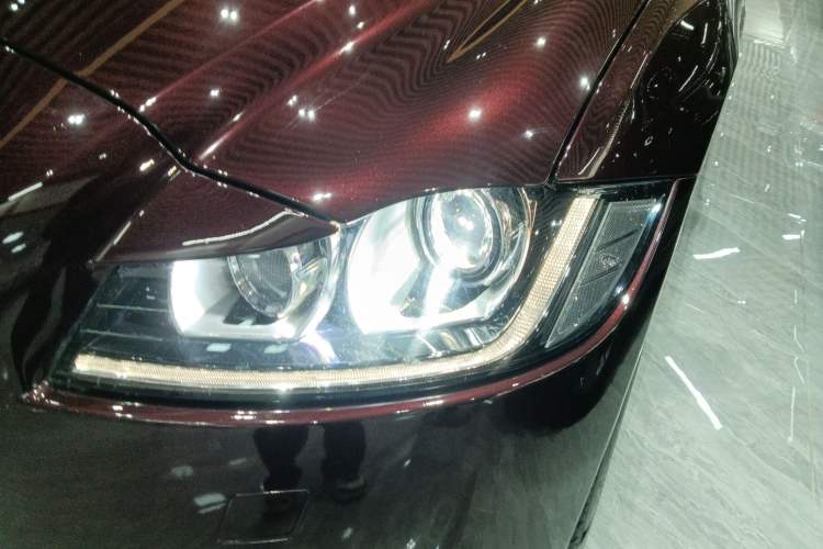 Used Jaguar XFL 2019 XFL 2.0T 200 PS Two-Wheel-Drive Elite Edition Left Front Headlight