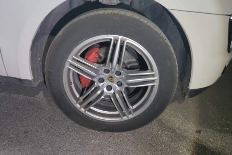 Used Porsche Macan 2017 Macan 2.0T Right Front Wheel Hub