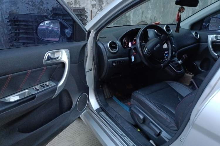 Used Haval H6 2016 Upgraded Model 1.5T Manual Two-Wheel Drive Elite Version
